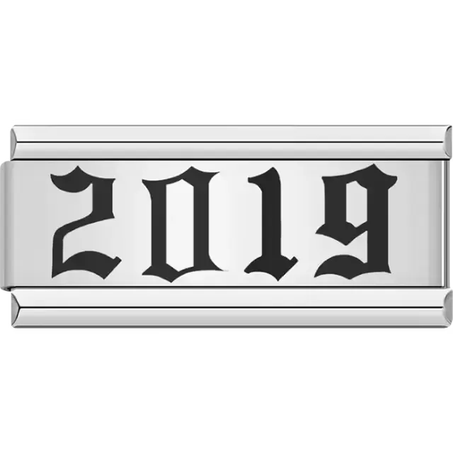 “2019” text in bold black Italian charm bracelet link