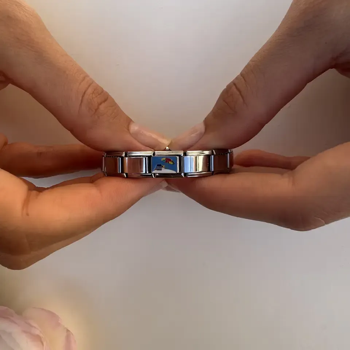 Beach chair and colorful umbrella design on a gold-plated Italian charm bracelet link