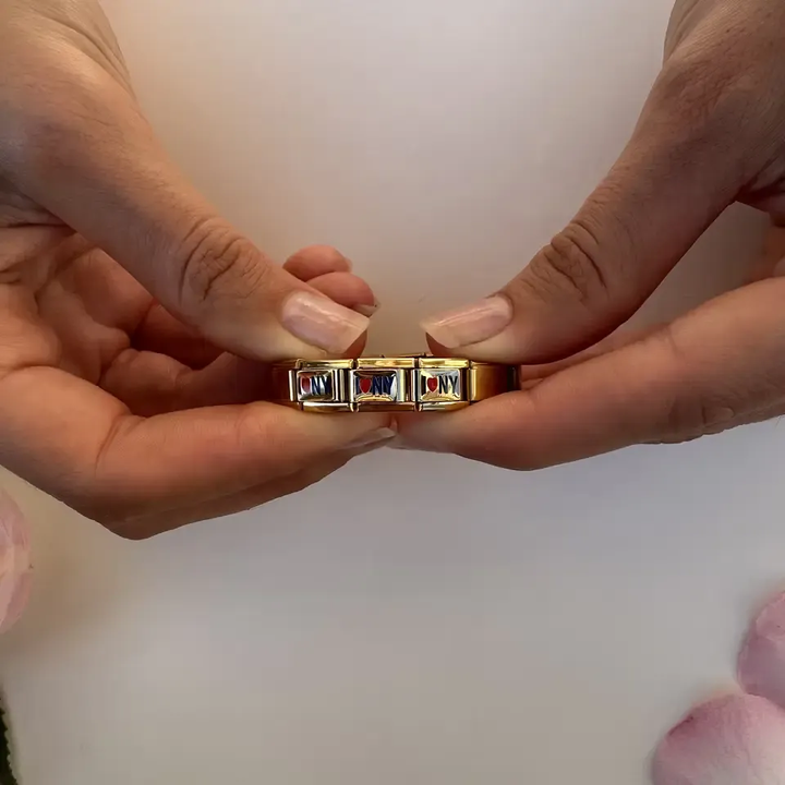 "I ♥ NY" text design with red heart and blue lettering Italian charm bracelet link