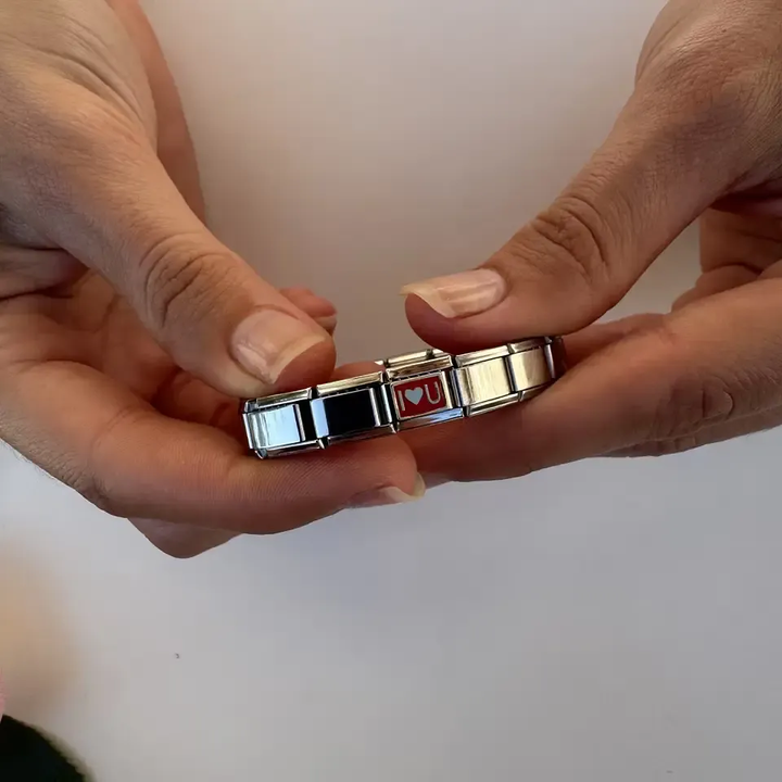 Red charm with “I ♥ U” text in gold Italian charm bracelet link